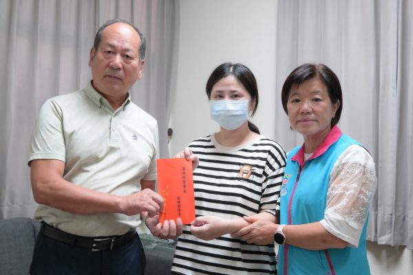 【潘漢照董事長連七年捐款吉安 游淑貞陪同探視急難戶啟濟助】缩略图