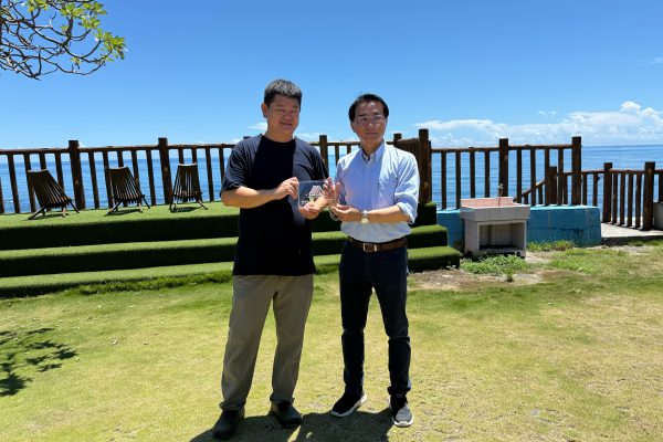 【花蓮縣首次核准農牧用地露營場 再添2家合法露營場 觀光處處長親赴現場頒發標識牌 肯定業者與各單位努力成果】缩略图