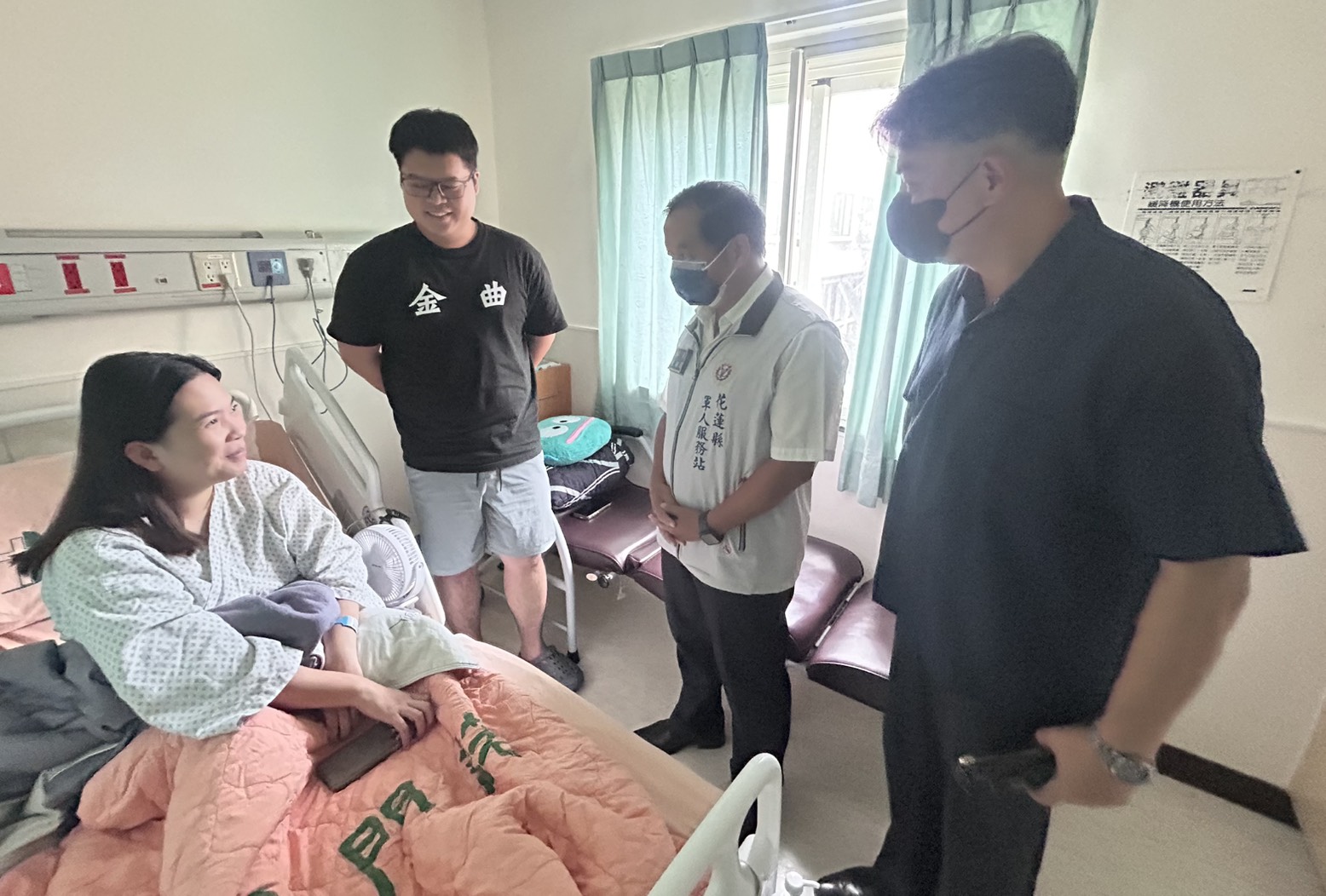 【探視住院官兵 花蓮軍人服務站溫情不缺席】缩略图