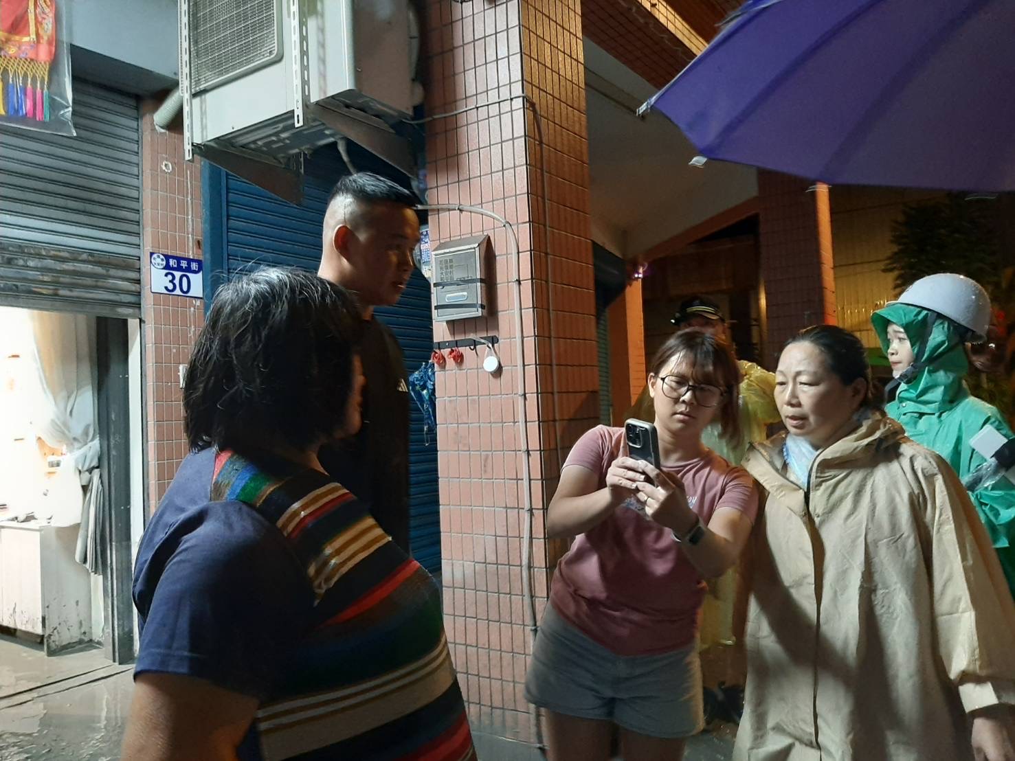 【搶災不間斷！徐榛蔚坐鎮光復鄉 啟動緊急應變、加速清淤搶通道路】缩略图