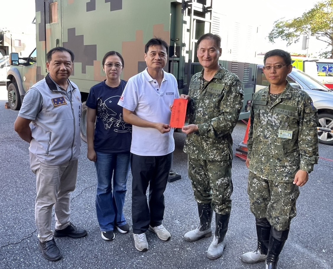 【海洋鋸片公司韓英傑董事長伉儷攜手軍人服務站慰問協助救災官兵】缩略图