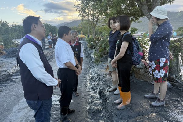 【馬太鞍溪堰塞湖溢流事件 國民黨花蓮縣議會黨團譴責中央行政缺失 全力支持光復鄉親集體國賠】缩略图