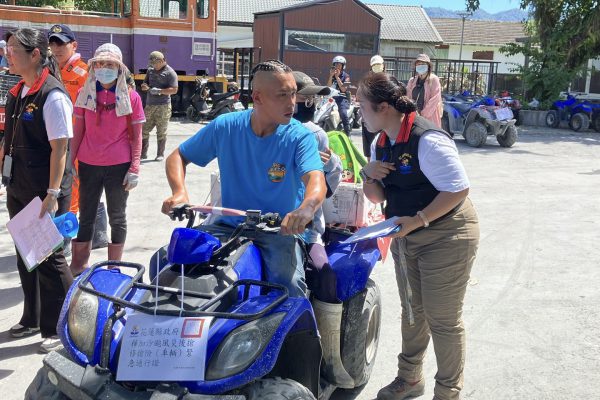 【沙灘車出任務 花蓮縣府攜手沙灘車業者 深入巷弄配送餐食物資】缩略图
