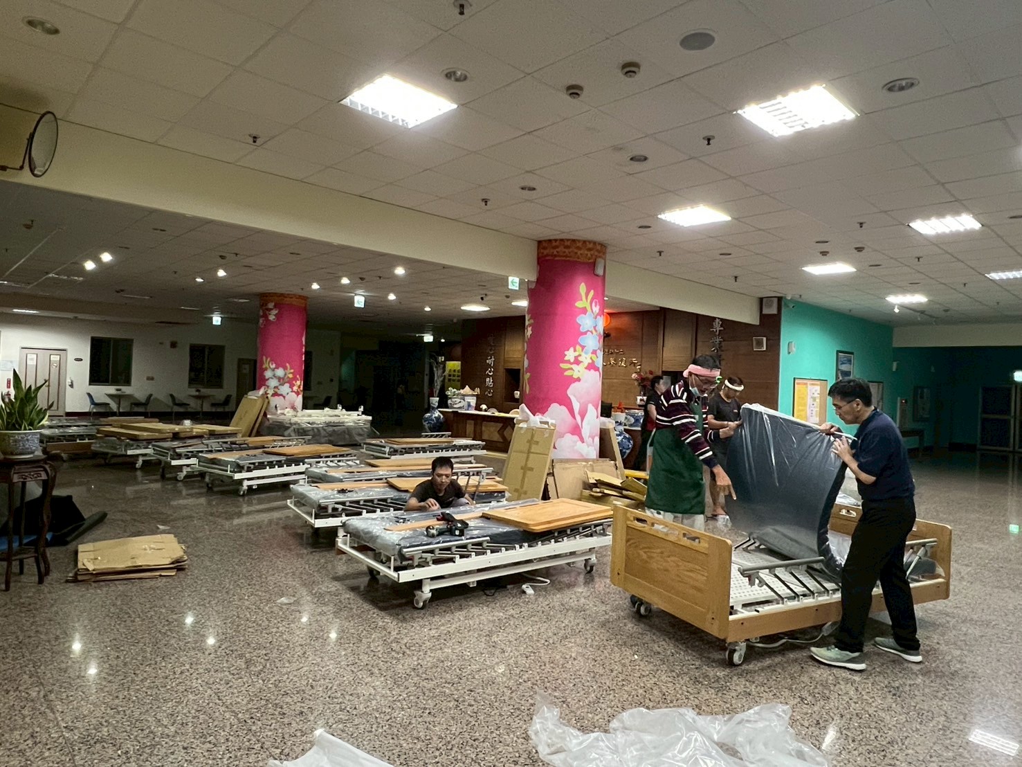【暖心防線》洪水前夜緊急大撤離 光復長照中心47名長者漏夜轉移脫險 吉豐養護所緊急收容成為花蓮最堅強的避風港】缩略图
