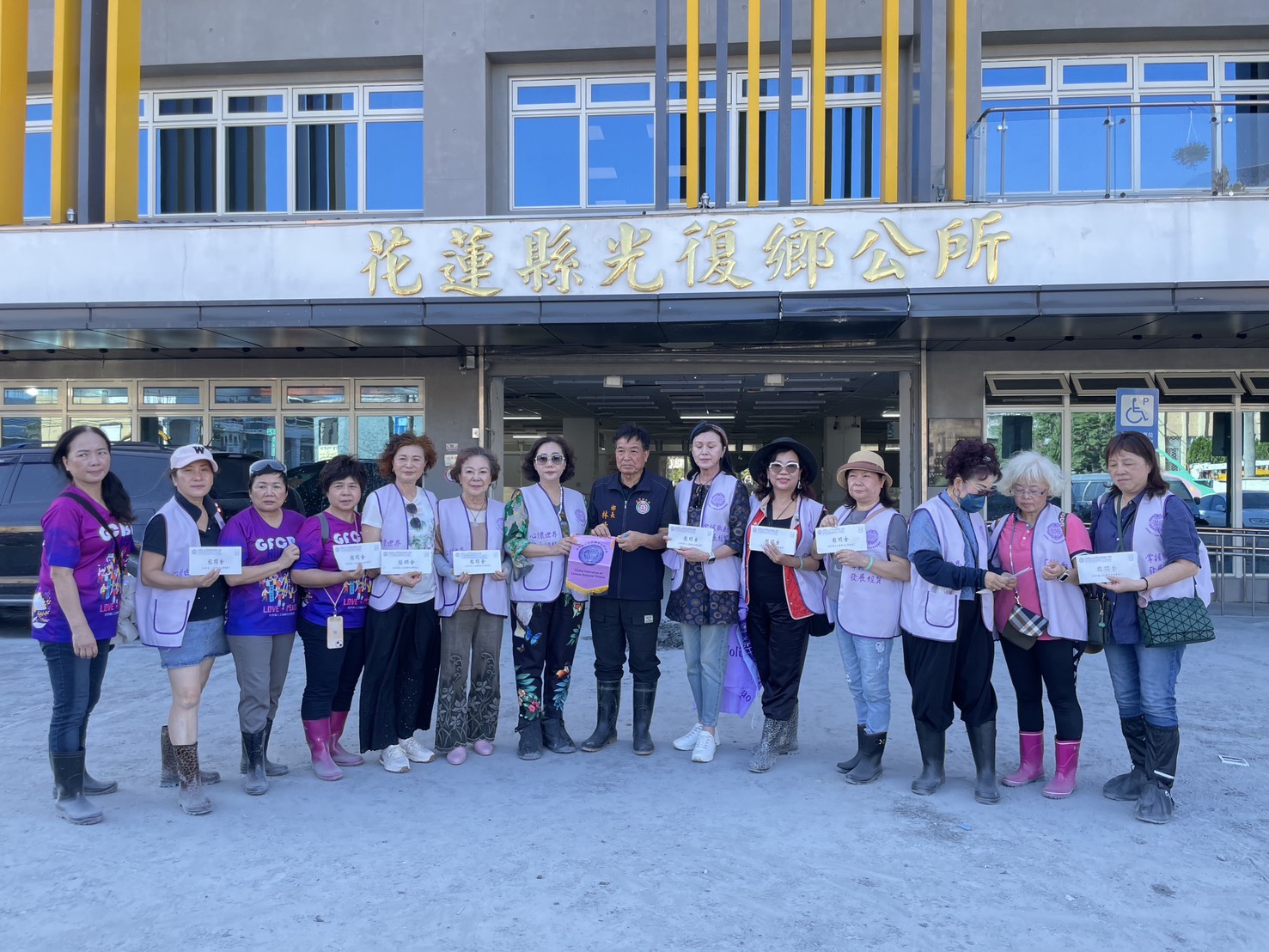 【疼惜光復 力挺花蓮》世界華工商婦女企管協會發放慰問金 傳遞全球關懷 全球姊妹的愛 陪花蓮走過風雨】缩略图