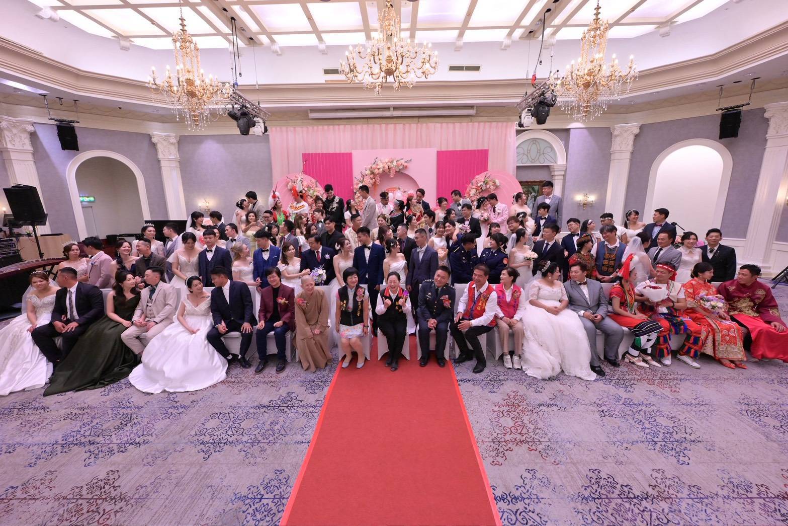 【花蓮縣秋季集團結婚 縣長徐榛蔚為45對新人獻上祝福 見證最美永恆時刻】缩略图