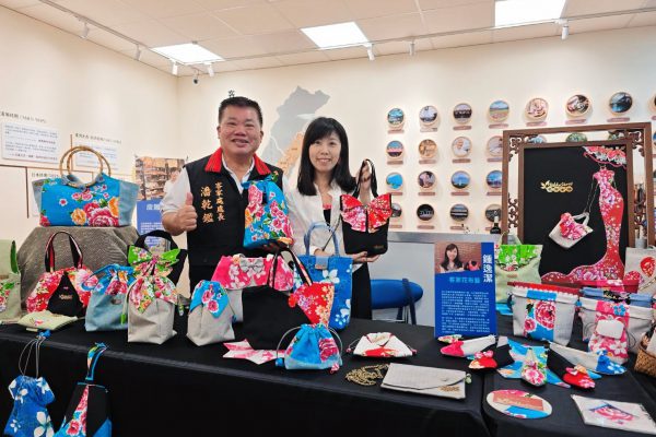 【花蓮客家風情綻放「花海布語」　青年設計師鍾逸潔創藝傳承美學】缩略图