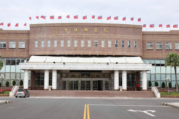 【花蓮救災物資發放  縣府中區服務中心副主任稱「受議會監督」遭打臉】缩略图