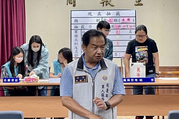 【花蓮市公所辦理114年10月役男軍種抽籤 軍人服務站到場宣導】缩略图