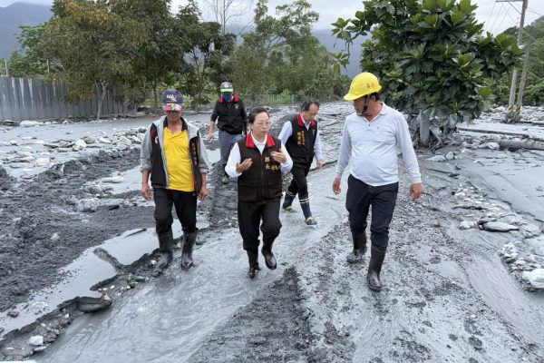 【徐榛蔚縣長視察鳳凰颱風災後重建 指示全力加速復原、守護部落安全】缩略图
