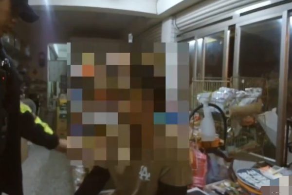 【男子夜闖雜貨店欲行竊 花警依法送辦】缩略图