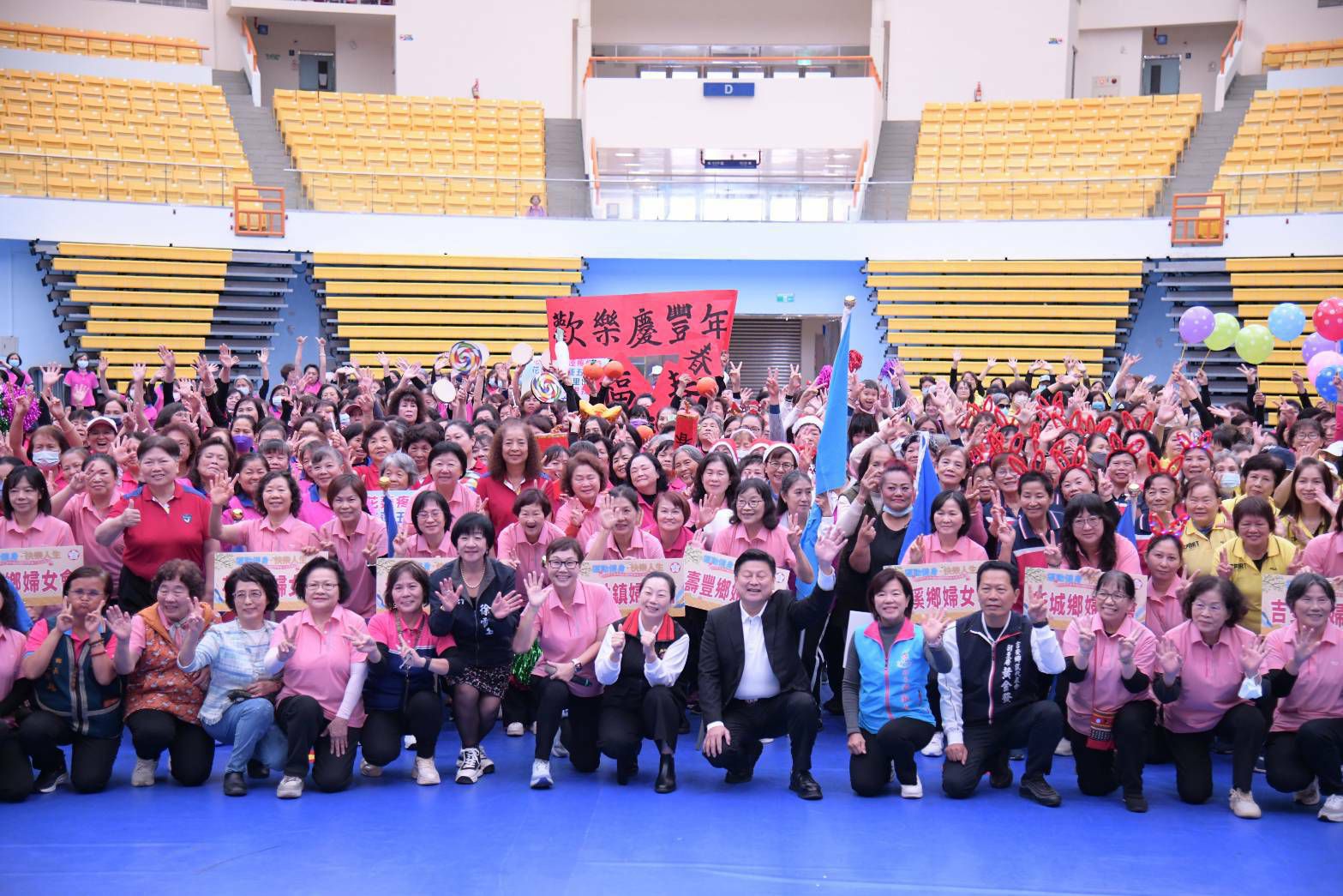 【花蓮縣婦女體適能運動大會登場 縣長徐榛蔚偕立委傅崐萁出席 為婦女姐妹們加油打氣】缩略图