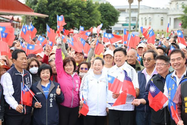 【「繽紛吉安・幸福加馬」元旦健走趣 游淑貞伴五千名鄉親齊聚鬱金香升旗】缩略图