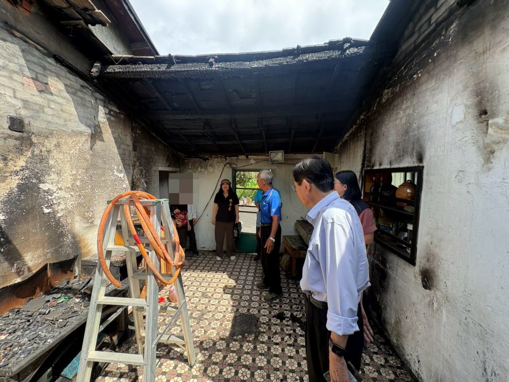 【新城鄉長何禮臺關懷火災受災戶 協助清運災後廢棄物並核發急難救助金】插图1