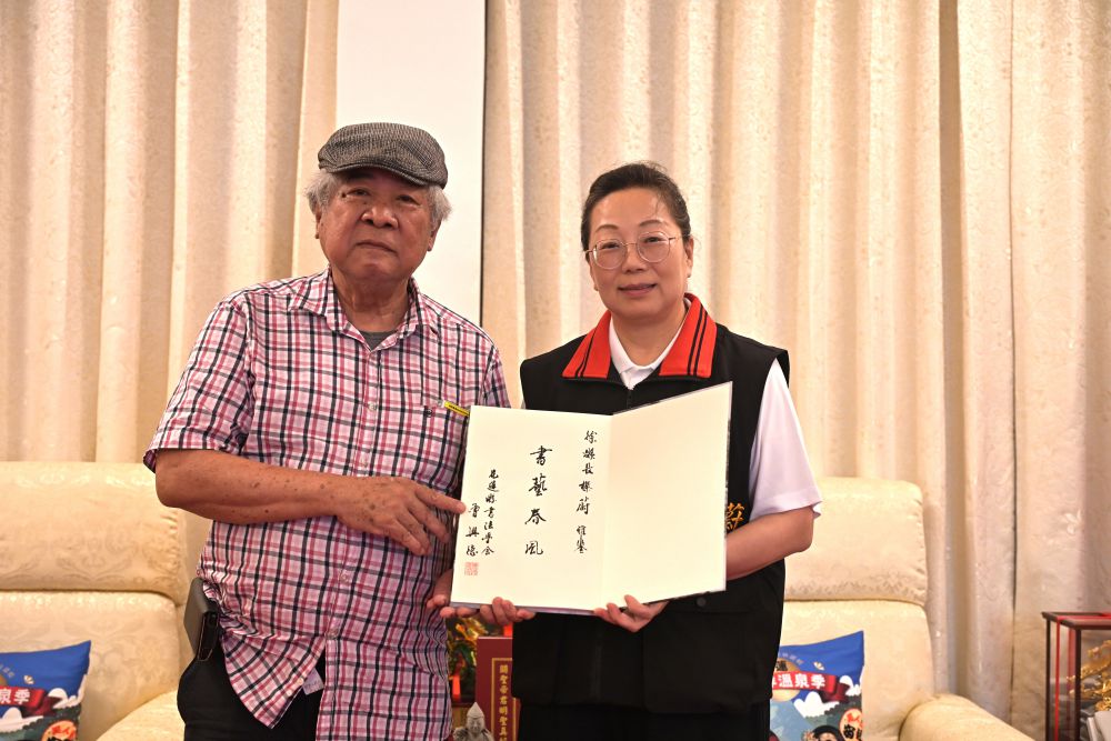 【花蓮縣書法協會8月2日好客藝術村《舞墨書藝》聯展 徐榛蔚肯定書藝薪傳】　插图