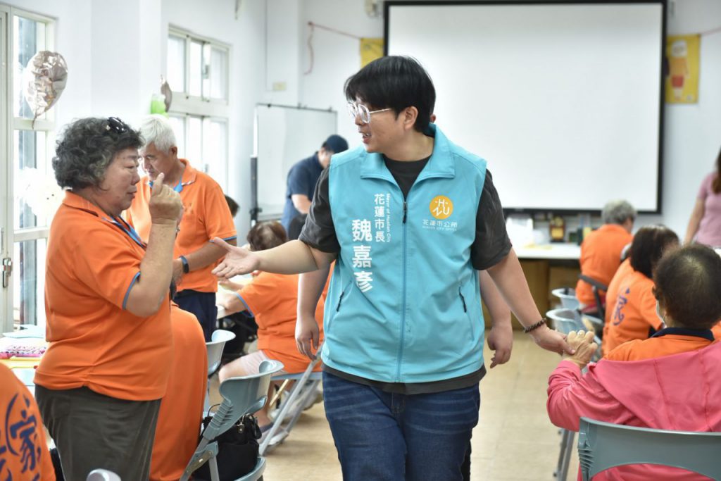 【魏嘉彥贈福氣站父親節禮品 祝福長者爸爸們平安健康】插图