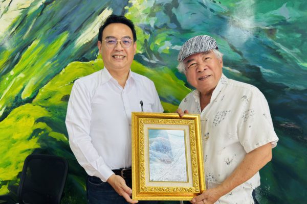 【理事長曾興德贈《舞墨書藝》專輯 感謝吳建志、徐榛蔚推動文化傳承】缩略图