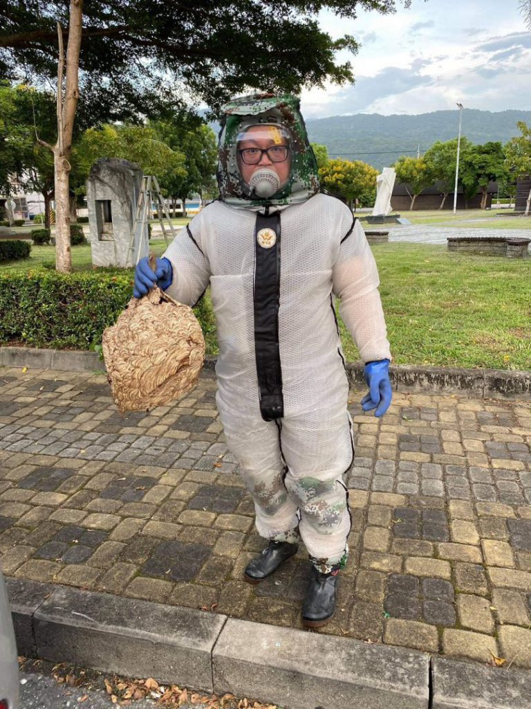 【厚重防蜂衣下的堅持 姜學文七年摘蜂路守護民眾】插图