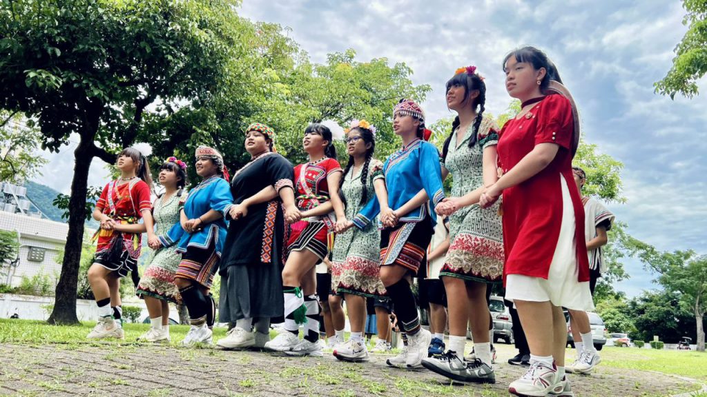 【仲夏寶島號第二梯次駛進富里 原住民族日美聲迎賓 富北國中合唱團唱出多元共融、金針花季正式暖身】插图1