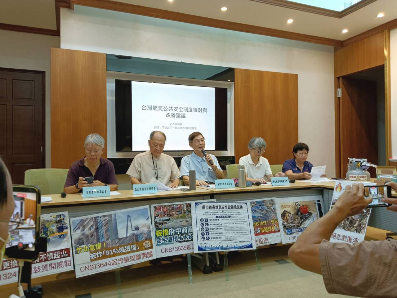 【燃氣事故頻傳 公民團體籲候選人簽署瓦斯安全政策承諾書】缩略图