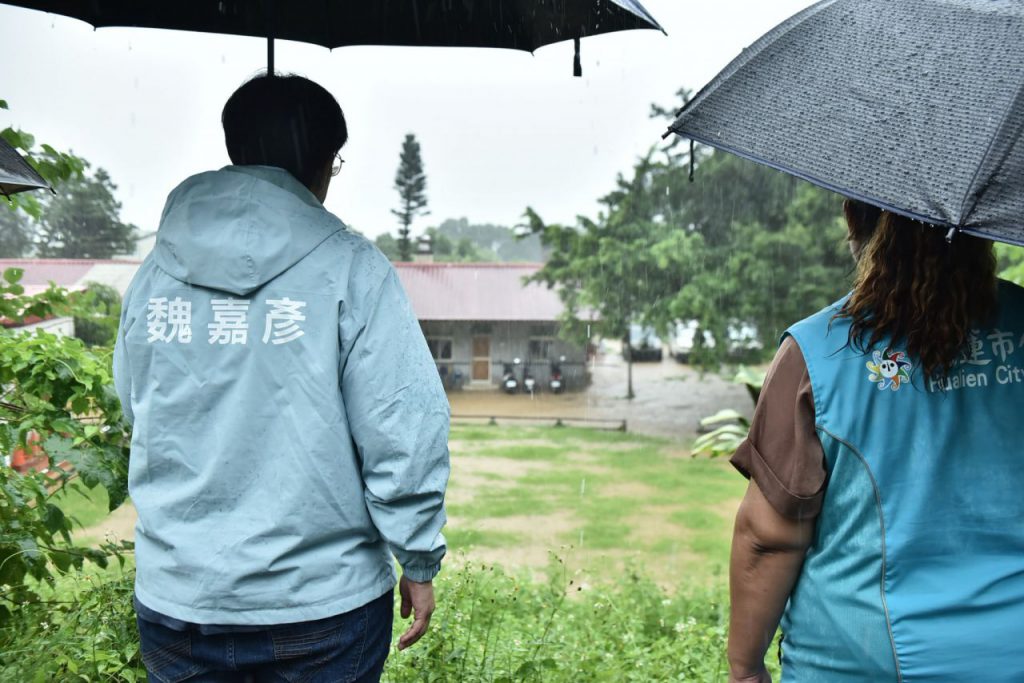 【花蓮市開設二級應變 魏嘉彥赴國福里督導撤離土石流保全戶】插图1
