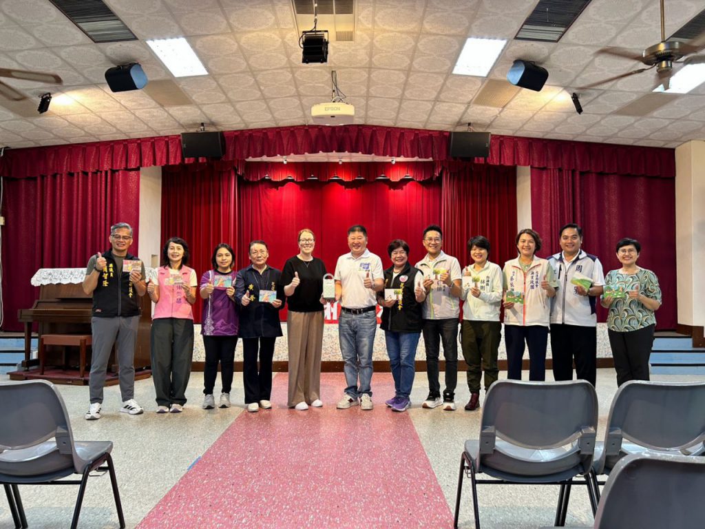【議會中秋前送暖 張峻率議員走訪三社福機構 陪伴院生溫馨互動】插图