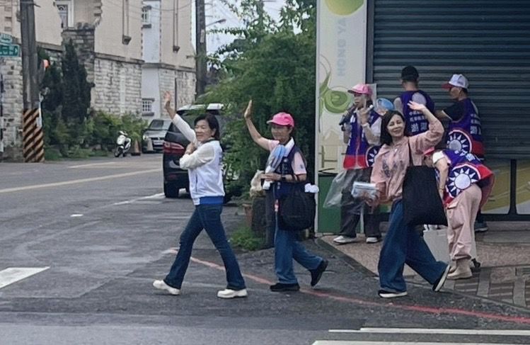 【帶著鄉親期待勇敢承擔 邱惠敏完成吉安鄉民代表參選登記 以真心服務陪伴五村幸福同行】插图2