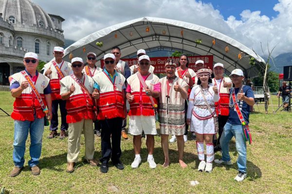 【穿上族服與族人共舞　邱惠敏走進太魯閣族感恩祭 體驗竹筒飯、傳統編織 與頭目族人熱情互動感受部落文化】缩略图
