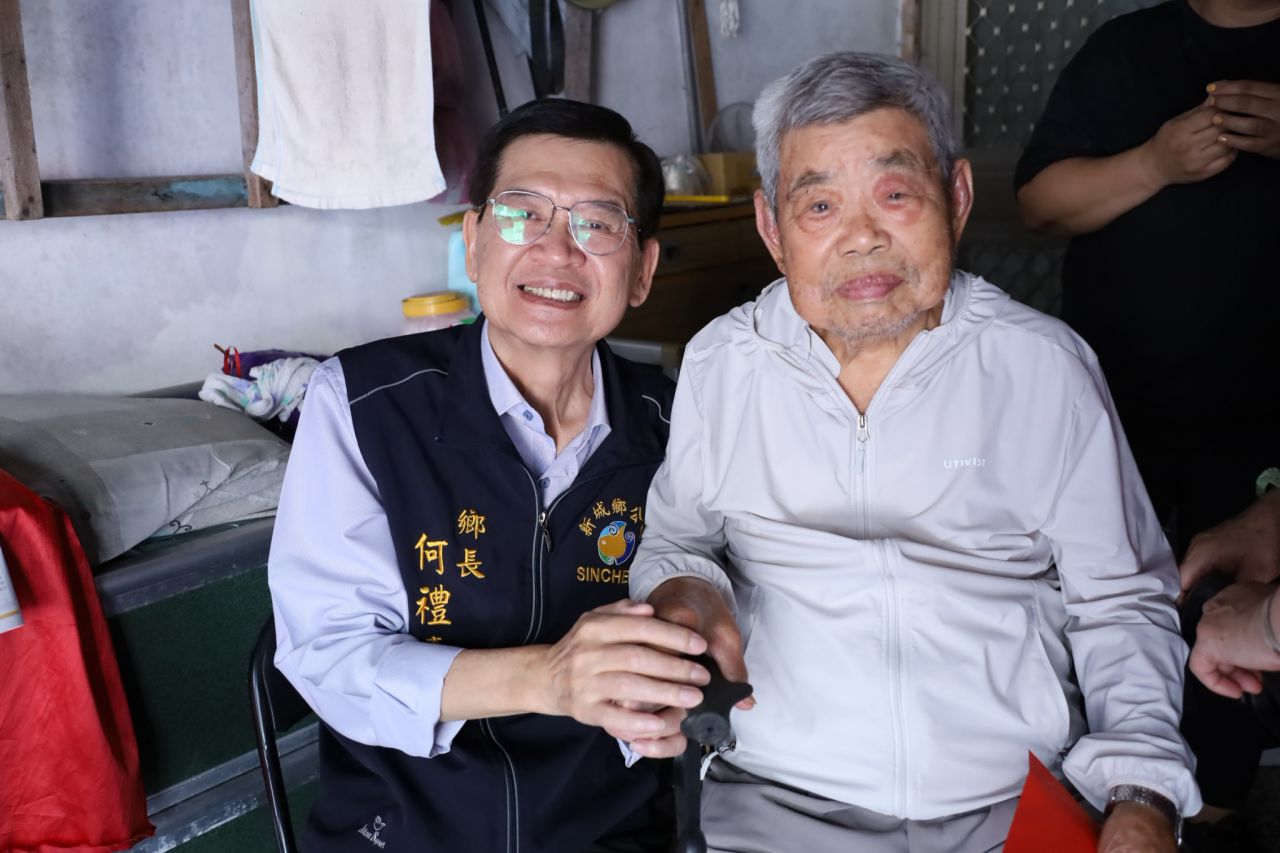 【新城鄉長何禮臺親訪104歲人瑞杜前雨 致贈敬老禮金關懷長者健康】插图1