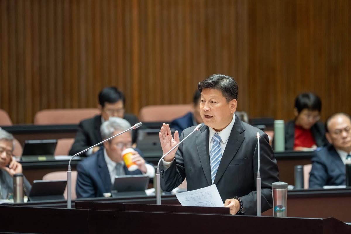 【超徵稅收估破兆 傅崐萁拋全民普發2萬元》 AI紅利應全民共享 國民黨團新會期鎖定民生 老農津貼擬增至1.5萬元】缩略图