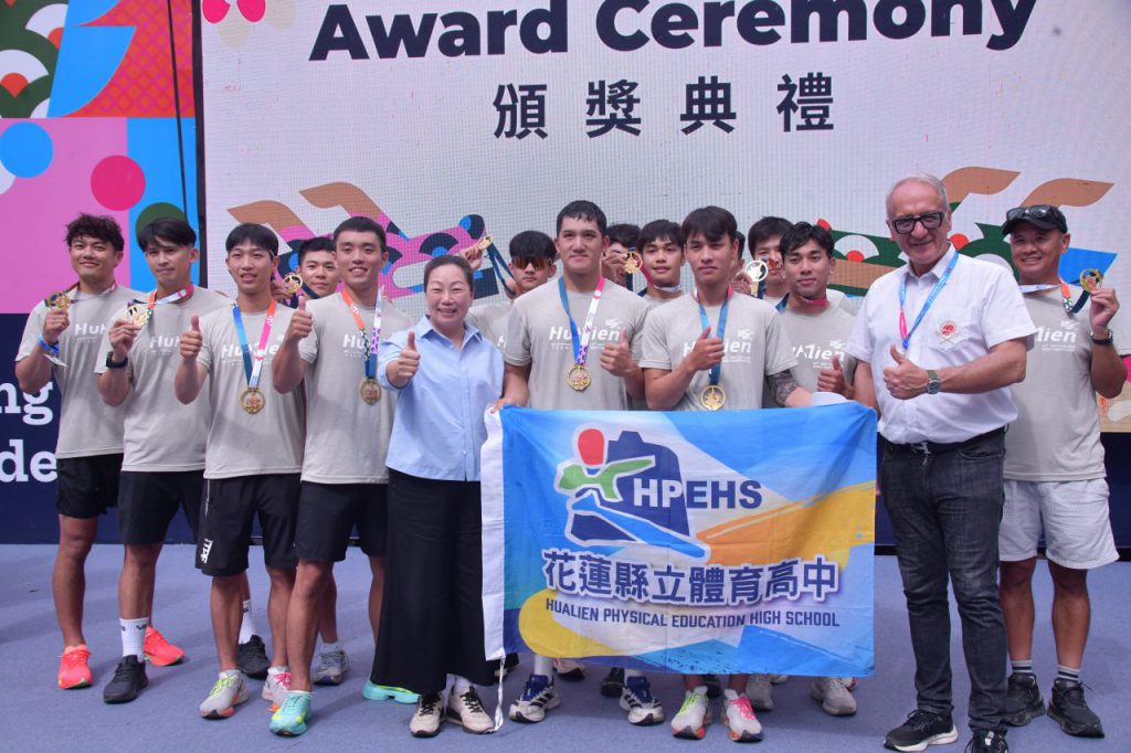 【花蓮縣長徐榛蔚現身助威 花蓮體中HPEHS 勇奪金牌 贏得成績也贏得國際友誼】插图 【花蓮縣長徐榛蔚現身助威 花蓮體中HPEHS 勇奪金牌 贏得成績也贏得國際友誼】插图