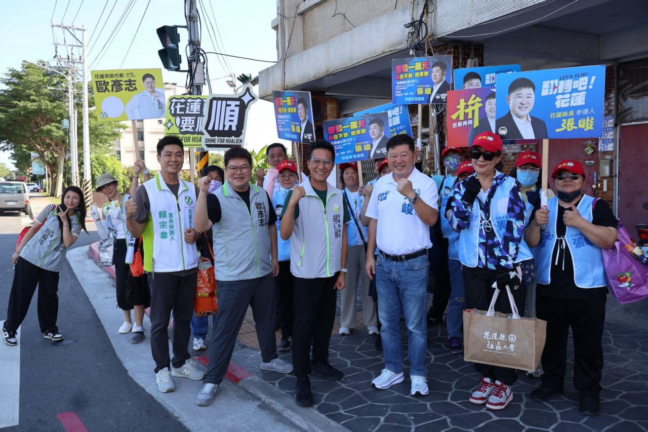 【張峻中原路掃街獲熱情支持 承諾不分黨派協助花蓮市建設】缩略图