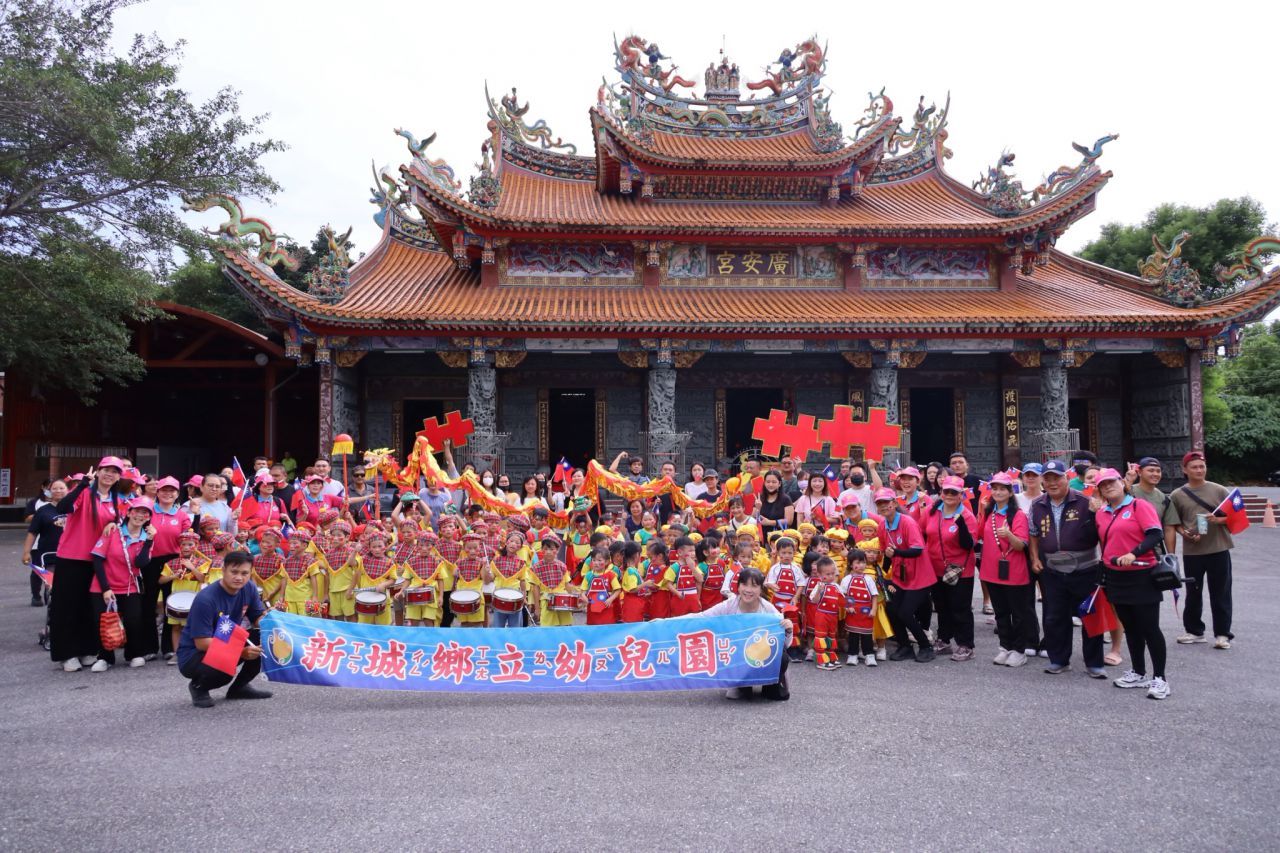 【新城鄉立幼兒園小小兵與鄉長歡慶國慶 何禮臺：從小培養國家認同更展現孩子創意與學習成果】插图