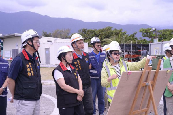 【縣長徐榛蔚會勘七星潭旅服中心進度 以鯨魚母子意象打造海洋流線新地標】缩略图
