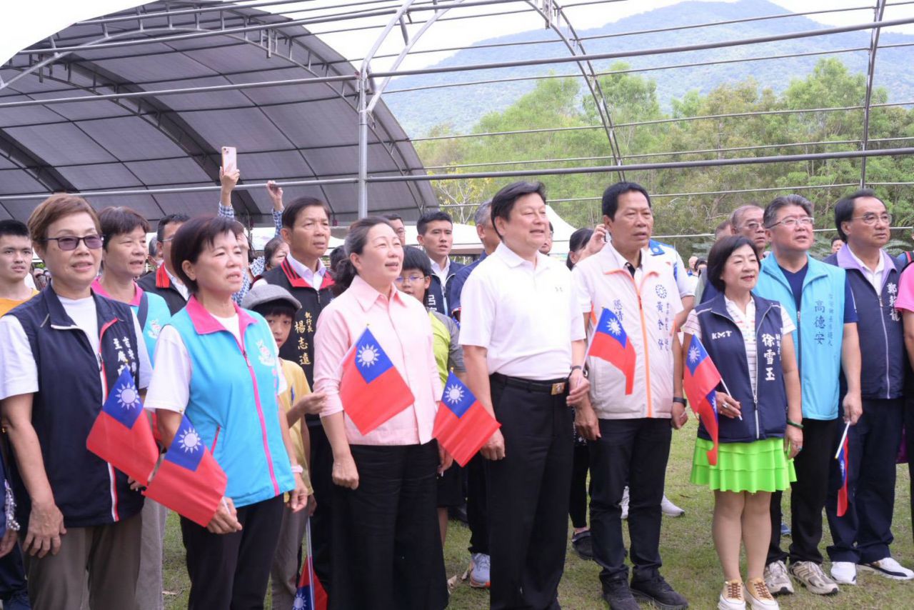【歡慶中華民國115年生日 縣長徐榛蔚偕立委傅崐萁與鄉親 吉安健走迎雙十】插图3