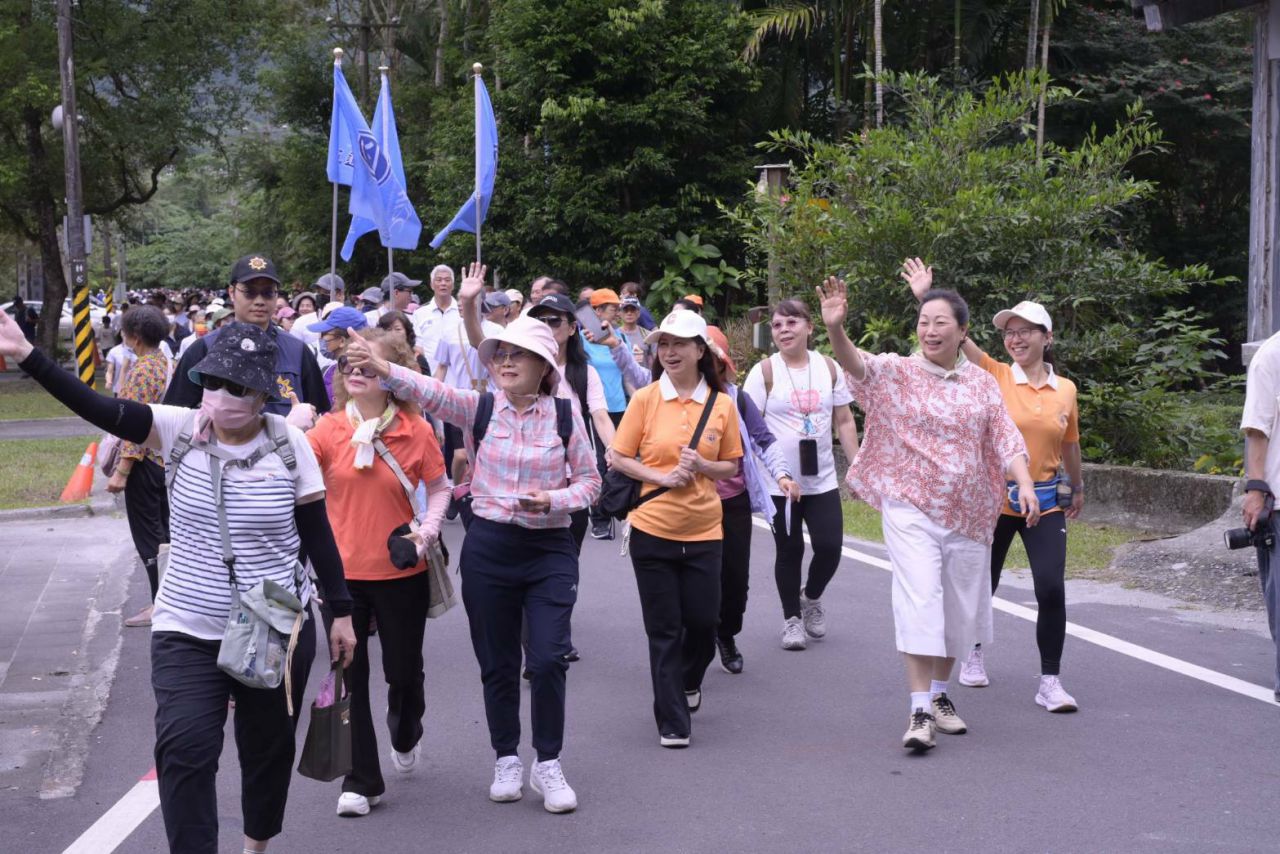 【光輝十月 健步同行 徐榛蔚凝聚鄉親共創活力】插图1