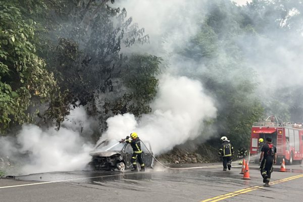 【臺9線自小客車突起火燃燒　詳細原因警方調查中】缩略图