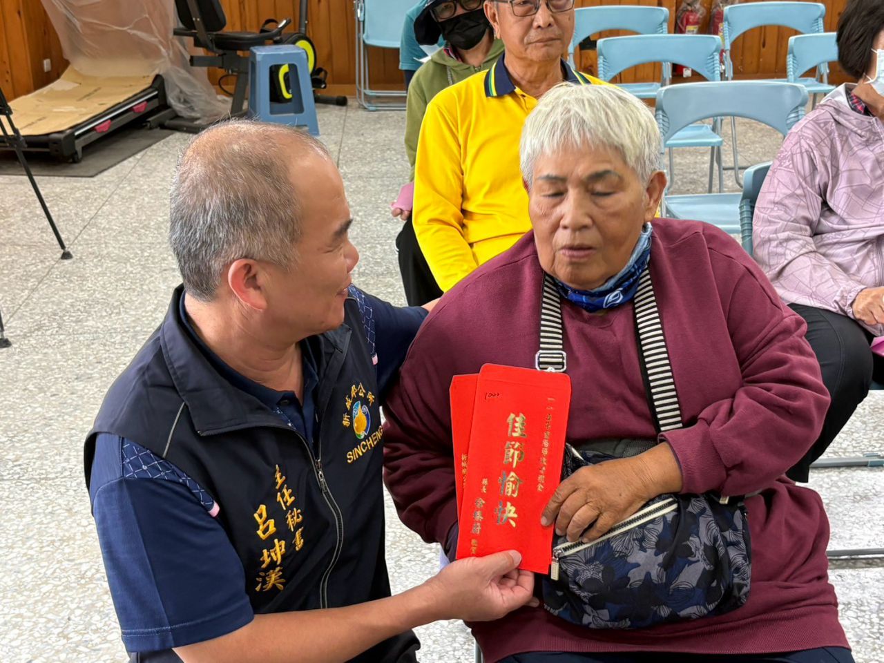 【新城鄉重陽敬老禮金發放 匯款比例突破八成二 何禮臺推動便民服務讓長輩免出門最方便】插图