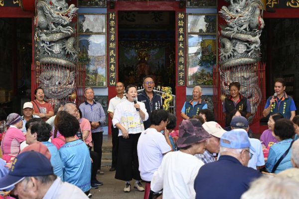 【縣長徐榛蔚偕立委傅崐萁走訪富里鄉老人會 推廣新年度銀髮福利政策】缩略图