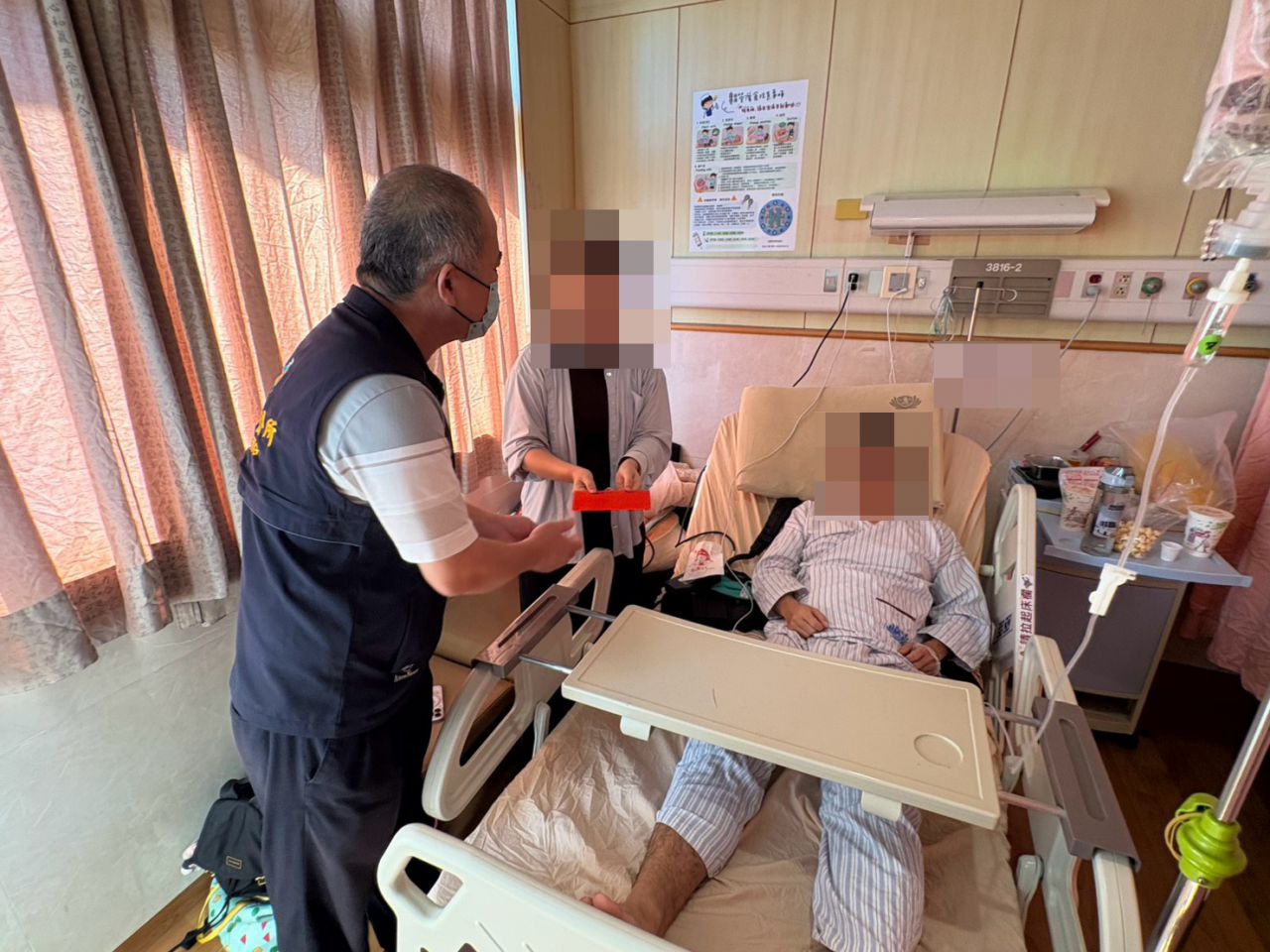 【新城鄉長何禮臺關懷火警受傷的消防弟兄 致贈營養慰問金並祝早日康復】插图1 【新城鄉長何禮臺關懷火警受傷的消防弟兄 致贈營養慰問金並祝早日康復】插图1