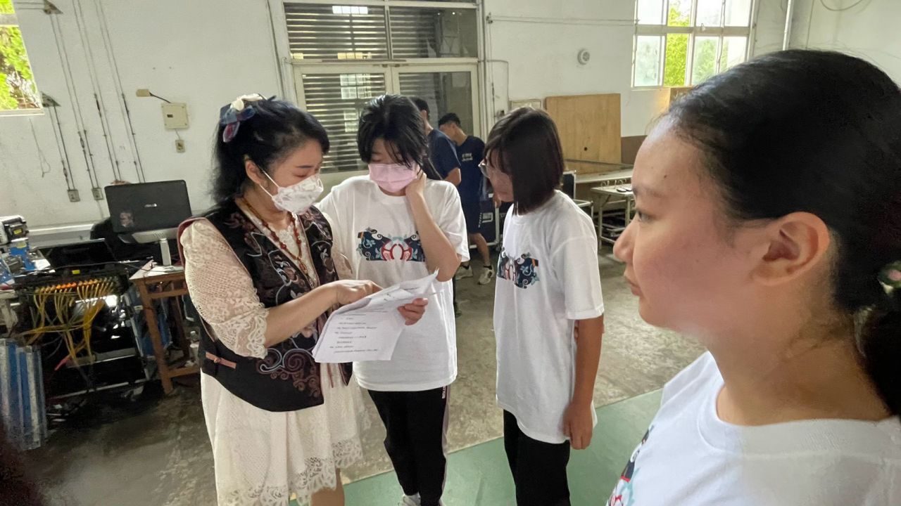 【吉安國中客家藝文東區初賽奪「戲劇、口說」雙料特優 中央客委會語發處長何金樑親臨讚許、感謝花蓮市長魏嘉彥連2年挹注經費 12月挺進總決賽】插图1