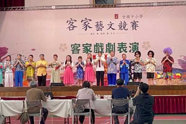 【吉安國中客家藝文東區初賽奪「戲劇、口說」雙料特優 中央客委會語發處長何金樑親臨讚許、感謝花蓮市長魏嘉彥連2年挹注經費 12月挺進總決賽】缩略图