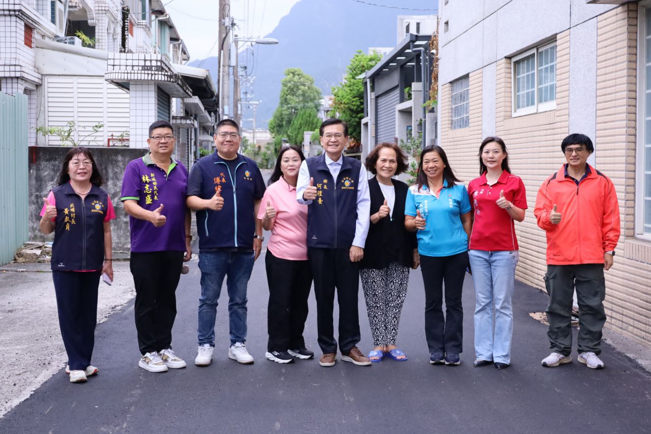 【何禮臺鄉長任內積極推動各村道路改善 排除萬難協調地主同意鋪設 完善新城鄉交通路網】缩略图