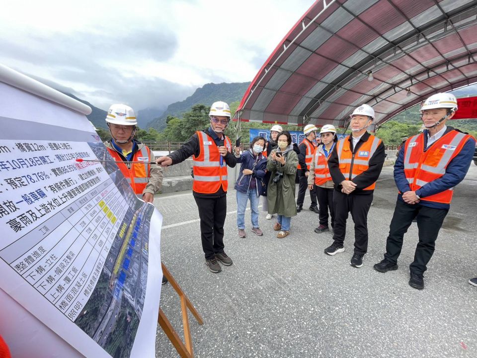 交通部陳世凱部長宣布馬太鞍溪鋼便橋提前於115年1月1日通車插图3