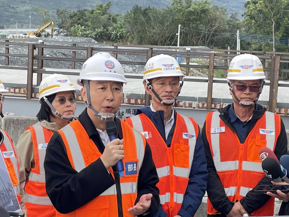 交通部陳世凱部長宣布馬太鞍溪鋼便橋提前於115年1月1日通車插图1