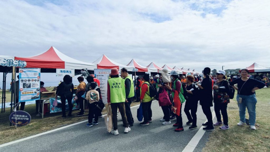 水巡志工積極投入淨灘守護河海插图