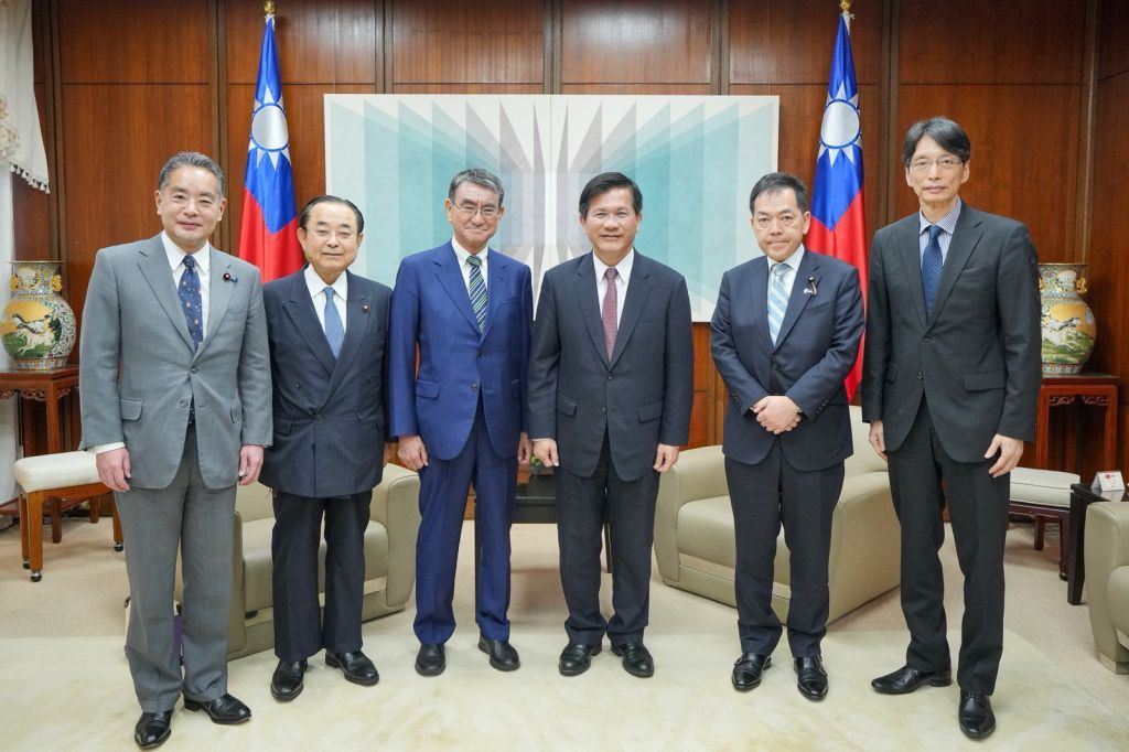 外交部長林佳龍接見日本前外務大臣河野太郎眾議員