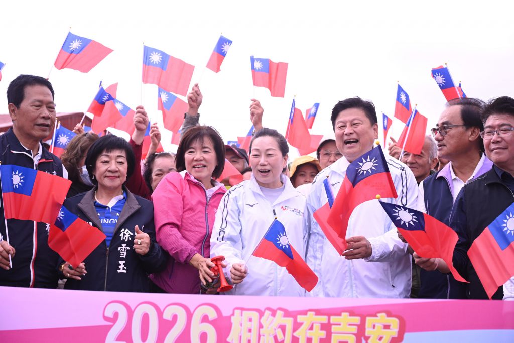 元旦升旗健走迎新年 縣長徐榛蔚出席新城與吉安元旦活動與鄉親同樂缩略图