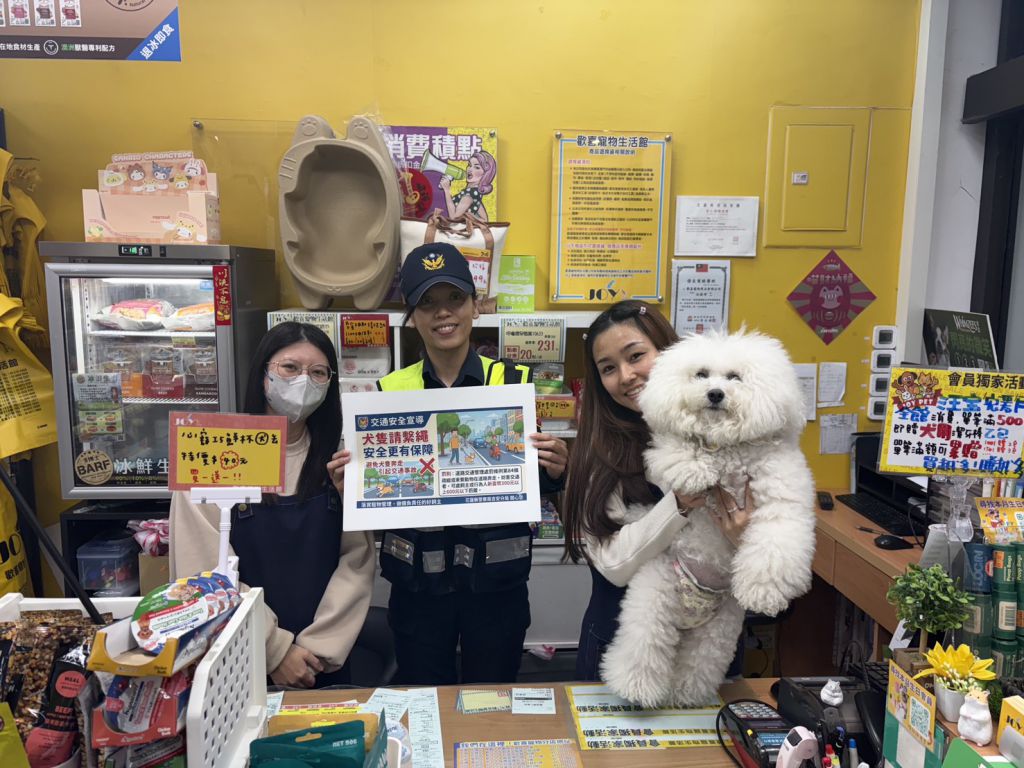 毛孩突衝馬路恐釀禍！吉安警籲：繫好牽繩，守護用路安全