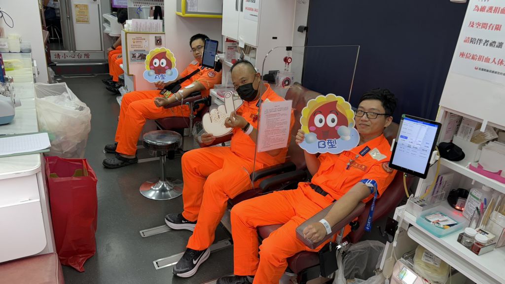 挽袖送暖傳愛不間斷 海巡熱血守護生命希望